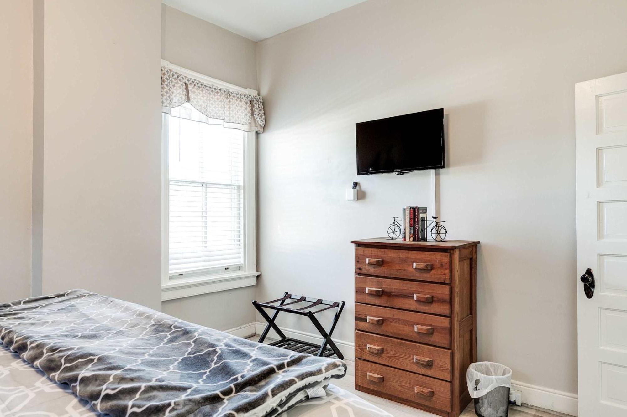 M2 Location 2 Mins To Vcu Free Parking Holiday home *